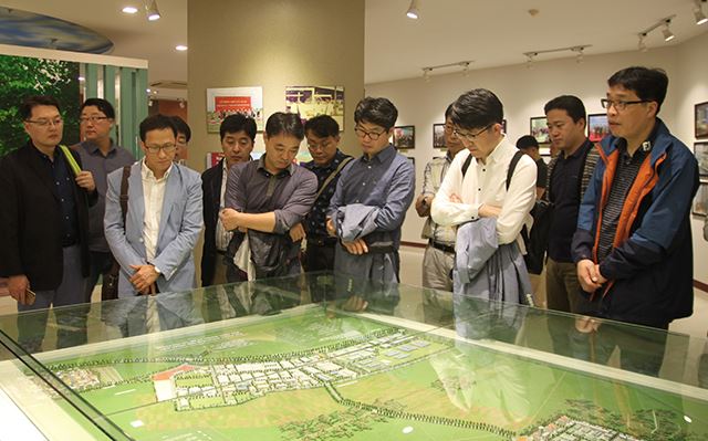 doan-Shinhan-bank-tham-Viglacera-10.1.2017-01